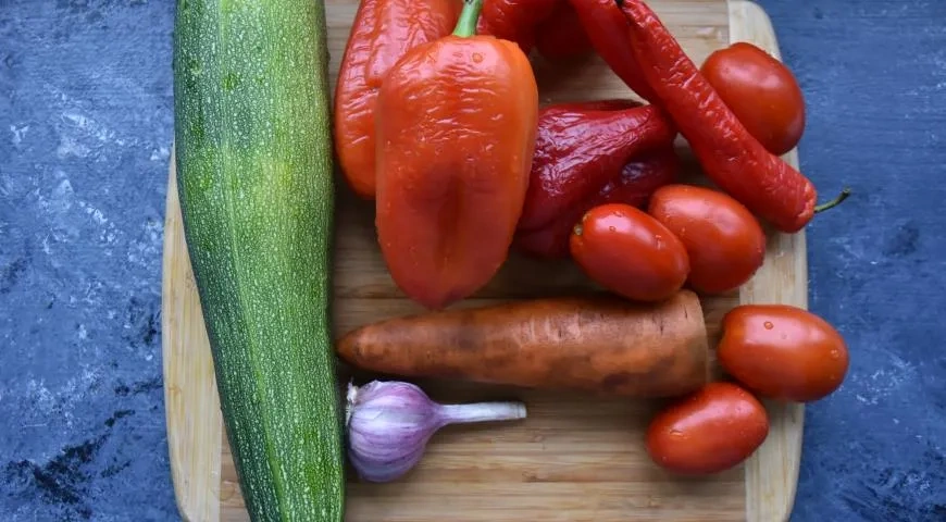 Аджика из кабачков на зиму: шаг 1