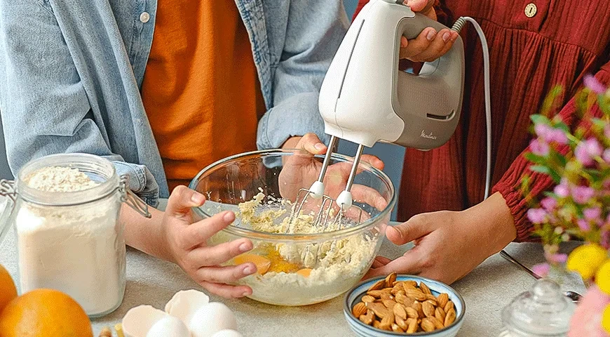 Апельсиновые бискотти с миндалем и клюквой: шаг 1