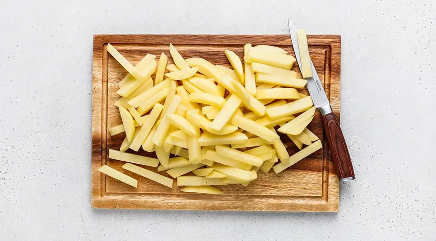 Азу по-татарски из говяжьей тушенки: шаг 1