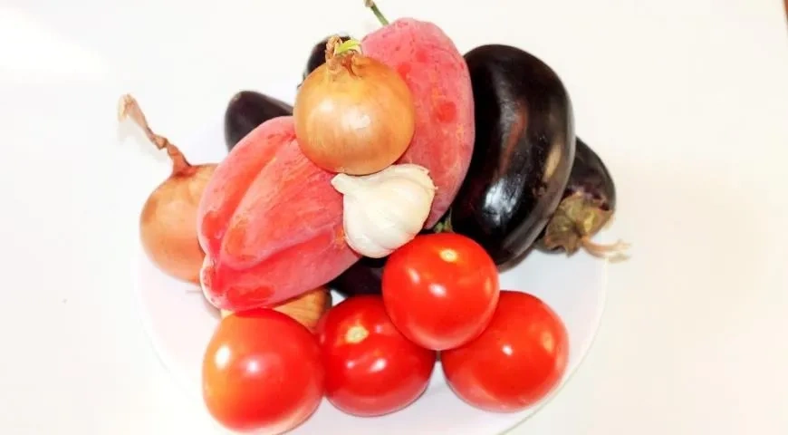 Баклажанная икра по-восточному: шаг 1