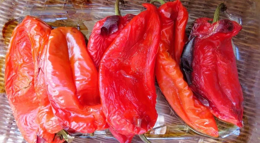 Баклажановый рулет с запеченным перцем: шаг 1