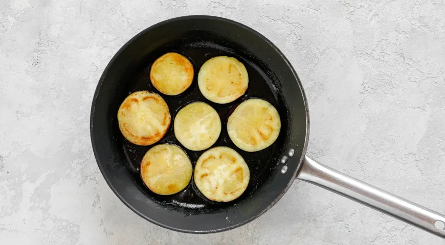 Баклажаны с сыром и помидорами: шаг 1