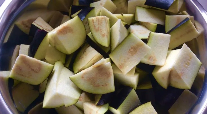 Баклажаны в соусе с чесноком: шаг 1