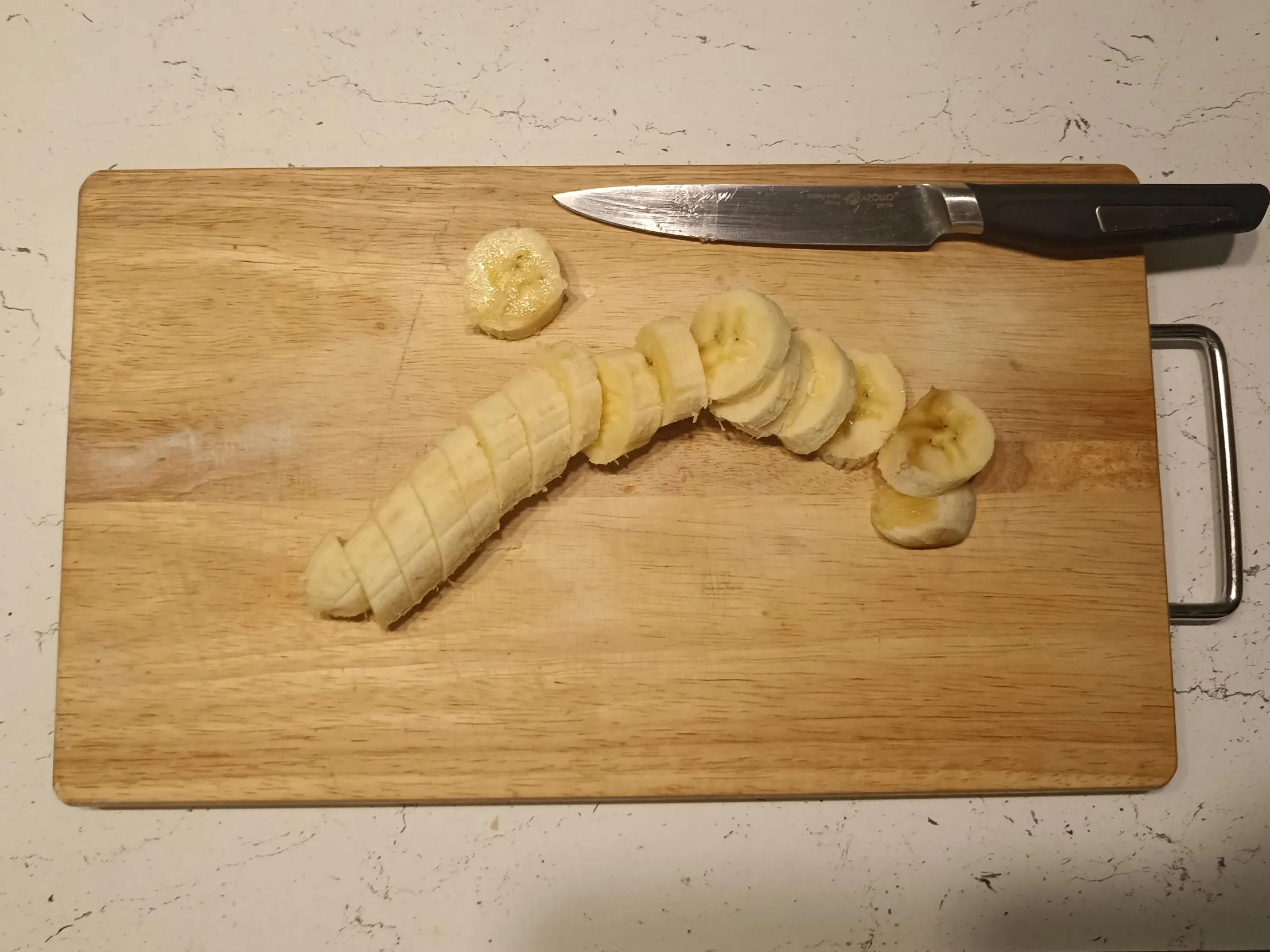 Шаг 1: Банановое какао с маршмеллоу, взбитыми сливками и шоколадом