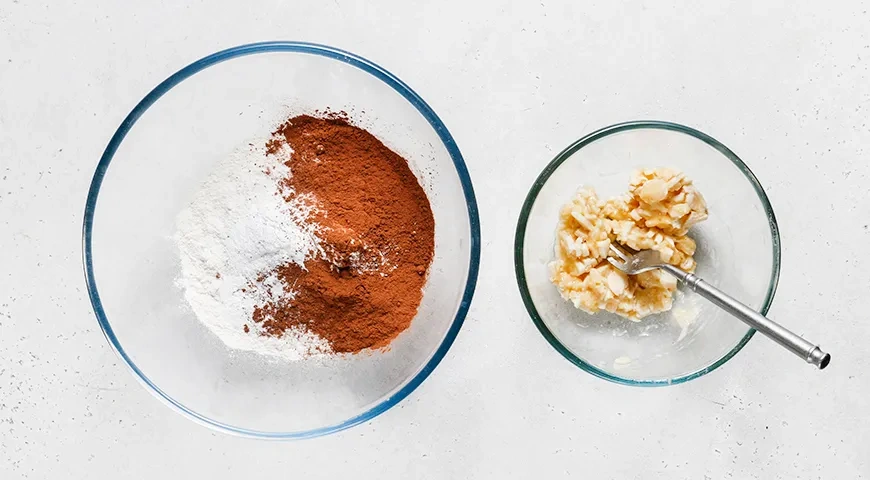 Банановый пирог в мультиварке: шаг 1