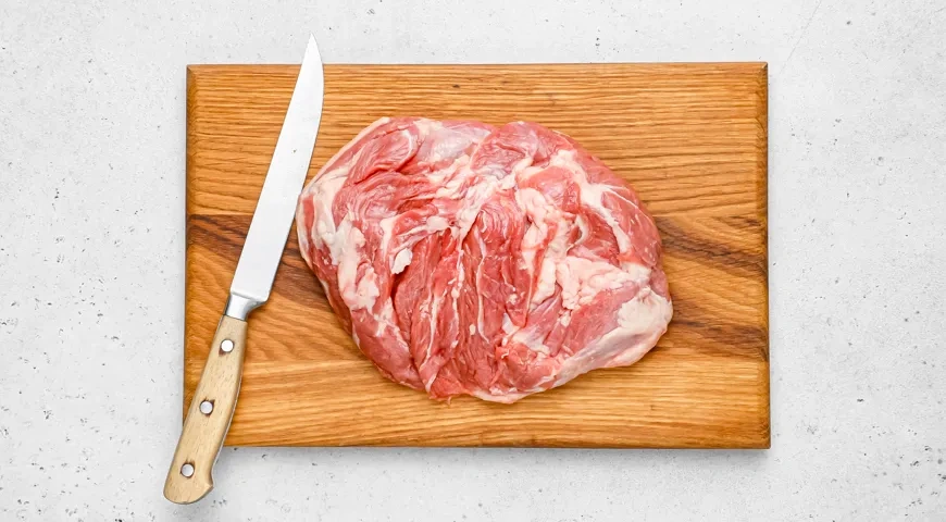 Баранина с картошкой и овощами на сковороде: шаг 1