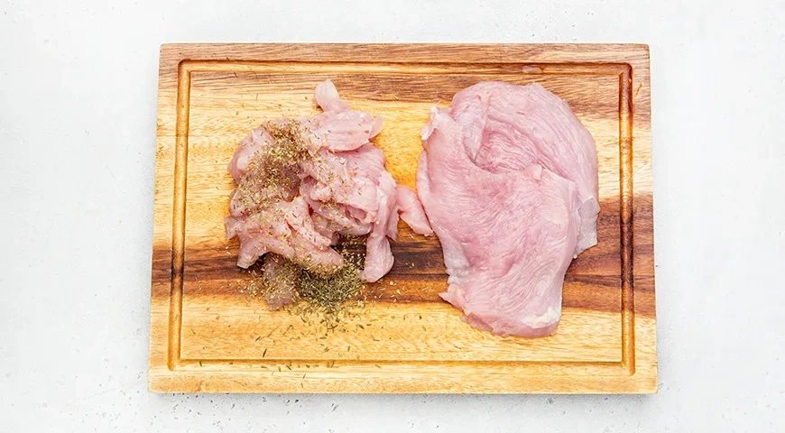 Бефстроганов из индейки в сливочно-томатном соусе: шаг 1