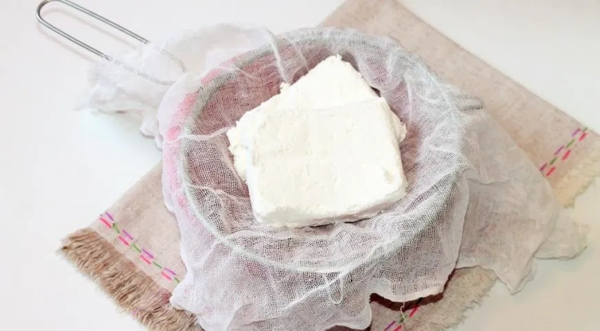 Творожная бенто-пасха с курагой: шаг 1