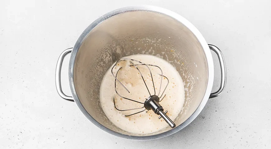 Берлинеры – классические пончики с джемом: шаг 1