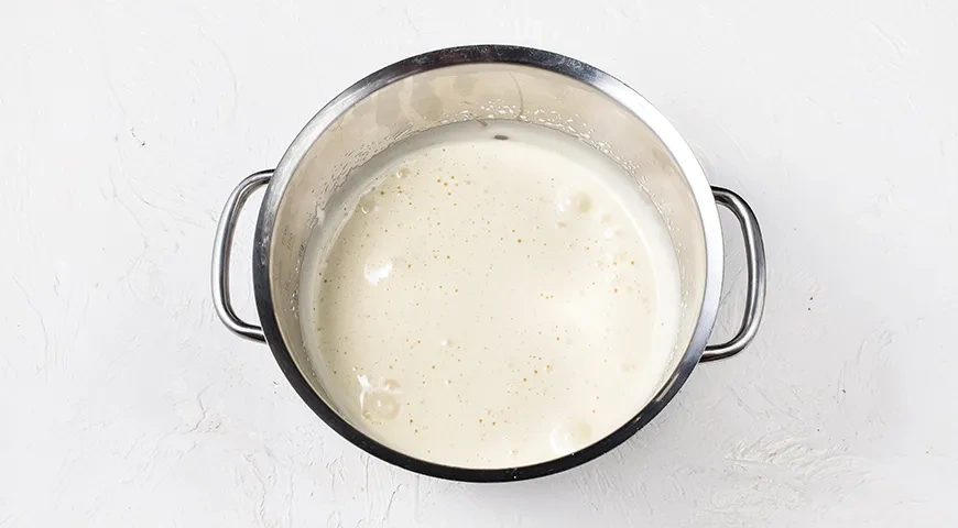 Бисквит на кипятке: шаг 1