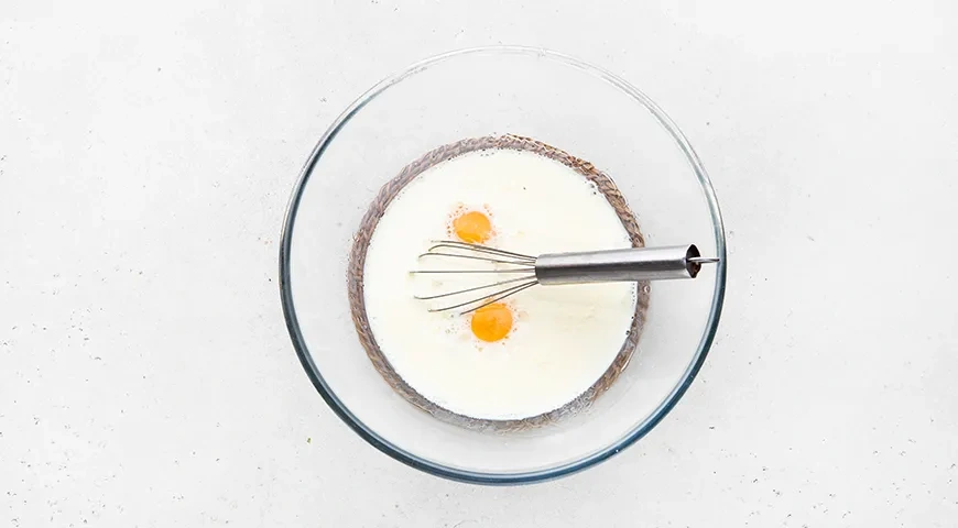 Блинчики с яйцом и сыром: шаг 1