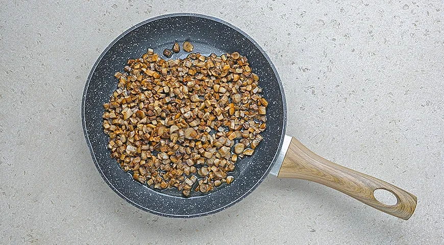 Блинная улитка с ветчиной и грибами: шаг 1