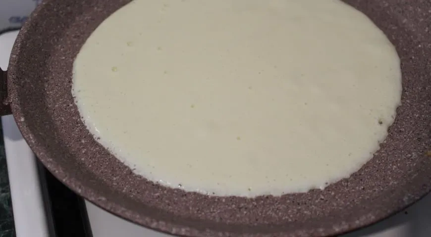 Блинный рулет с джемом Махеевъ к 8 марта: шаг 1