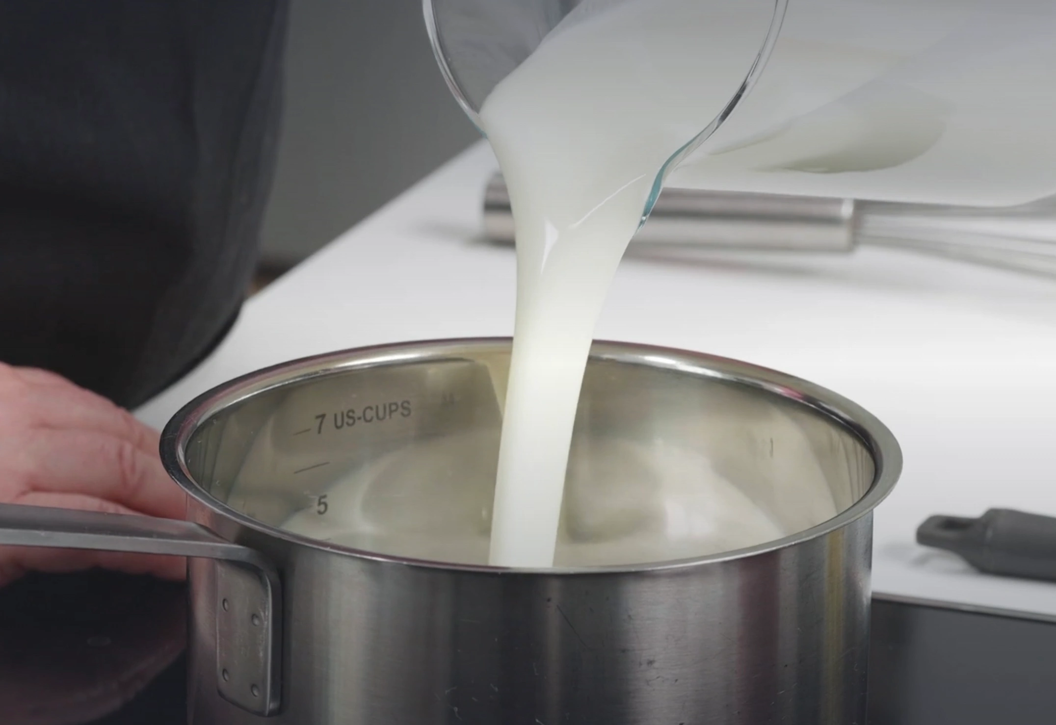 Шаг 1: Блины на кефире от кулинара