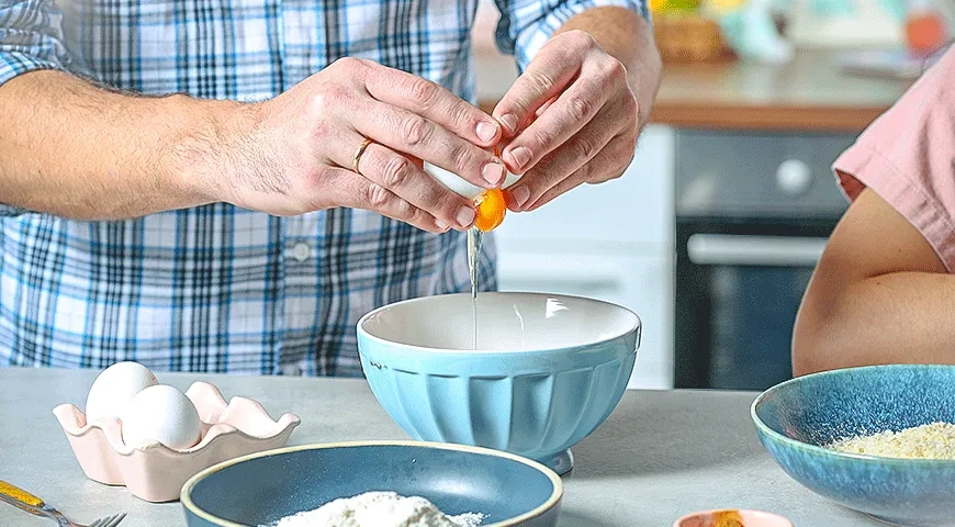 Блины с начинкой в хрустящей панировке: шаг 1