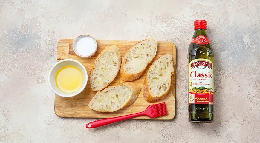 Брускетта с томлёными томатами и рикоттой: шаг 1