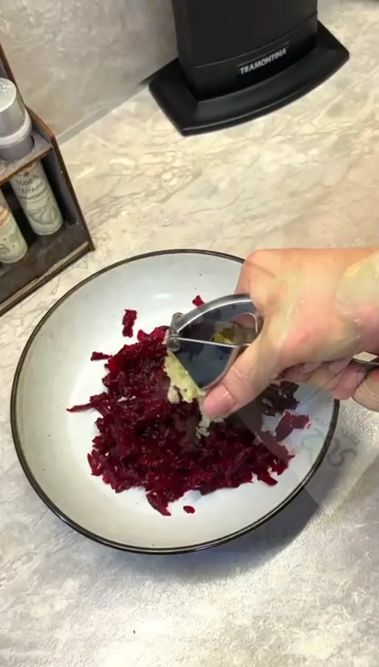 Брускетты с селёдкой: шаг 1