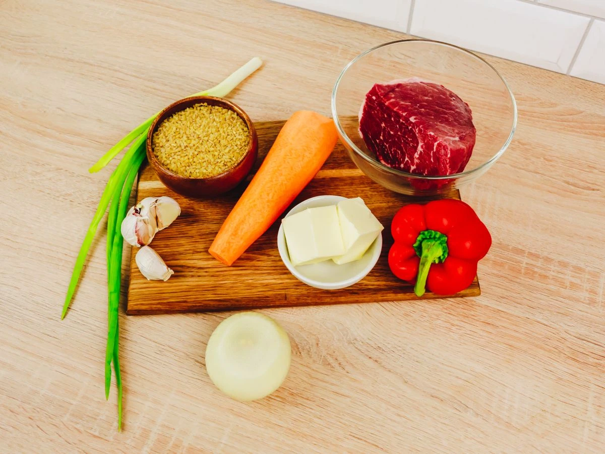 Шаг 1: Булгур с овощами и говядиной