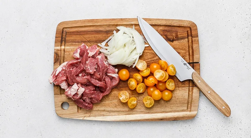 Булгур со свининой и овощами на сковороде: шаг 1