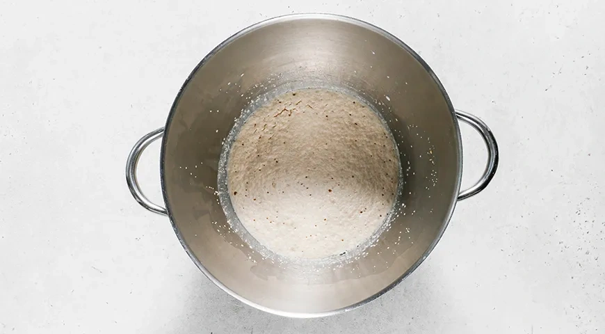 Булочки-«улитки» с маком и глазурью: шаг 1