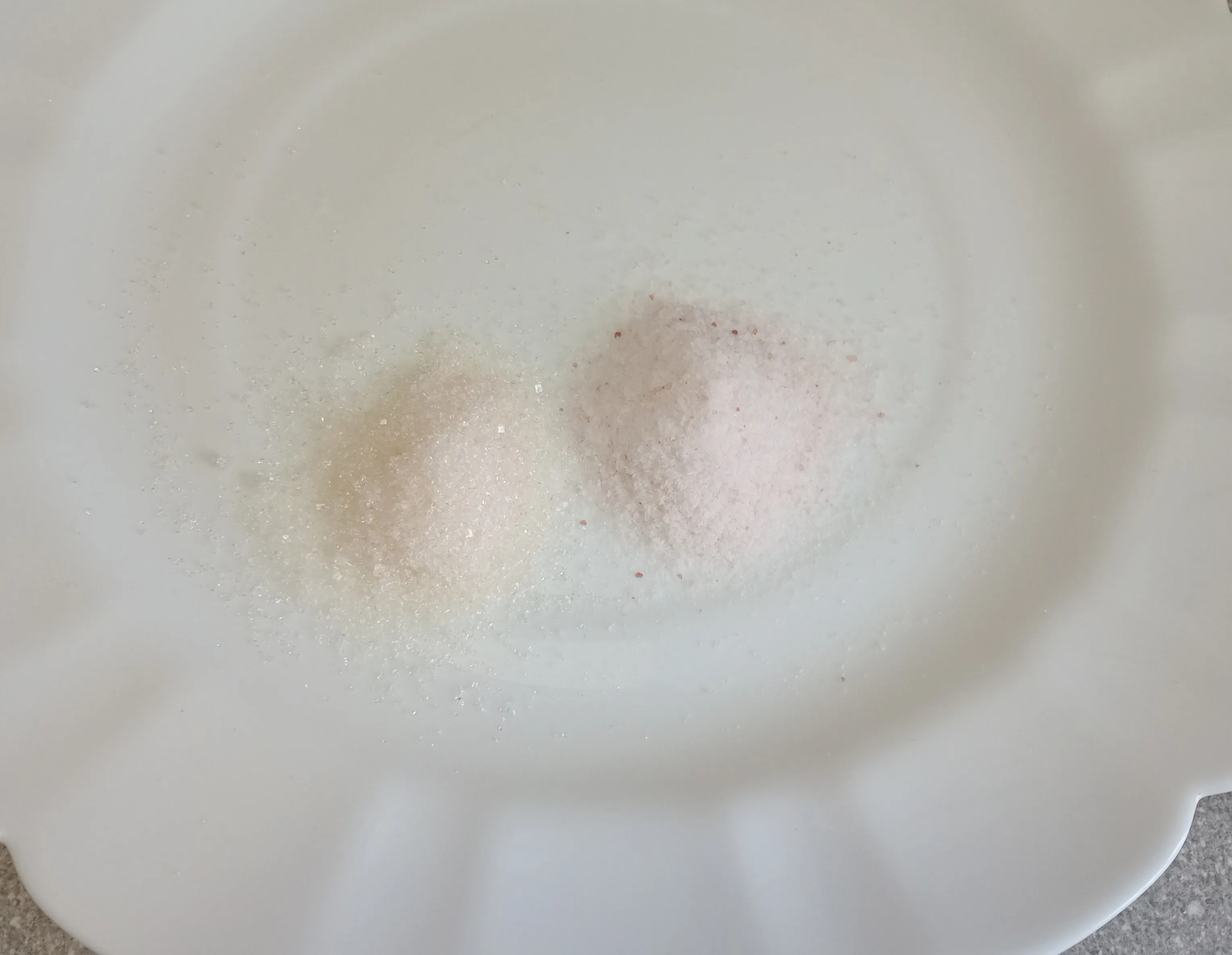 Бутерброды с солёной форелью: шаг 1