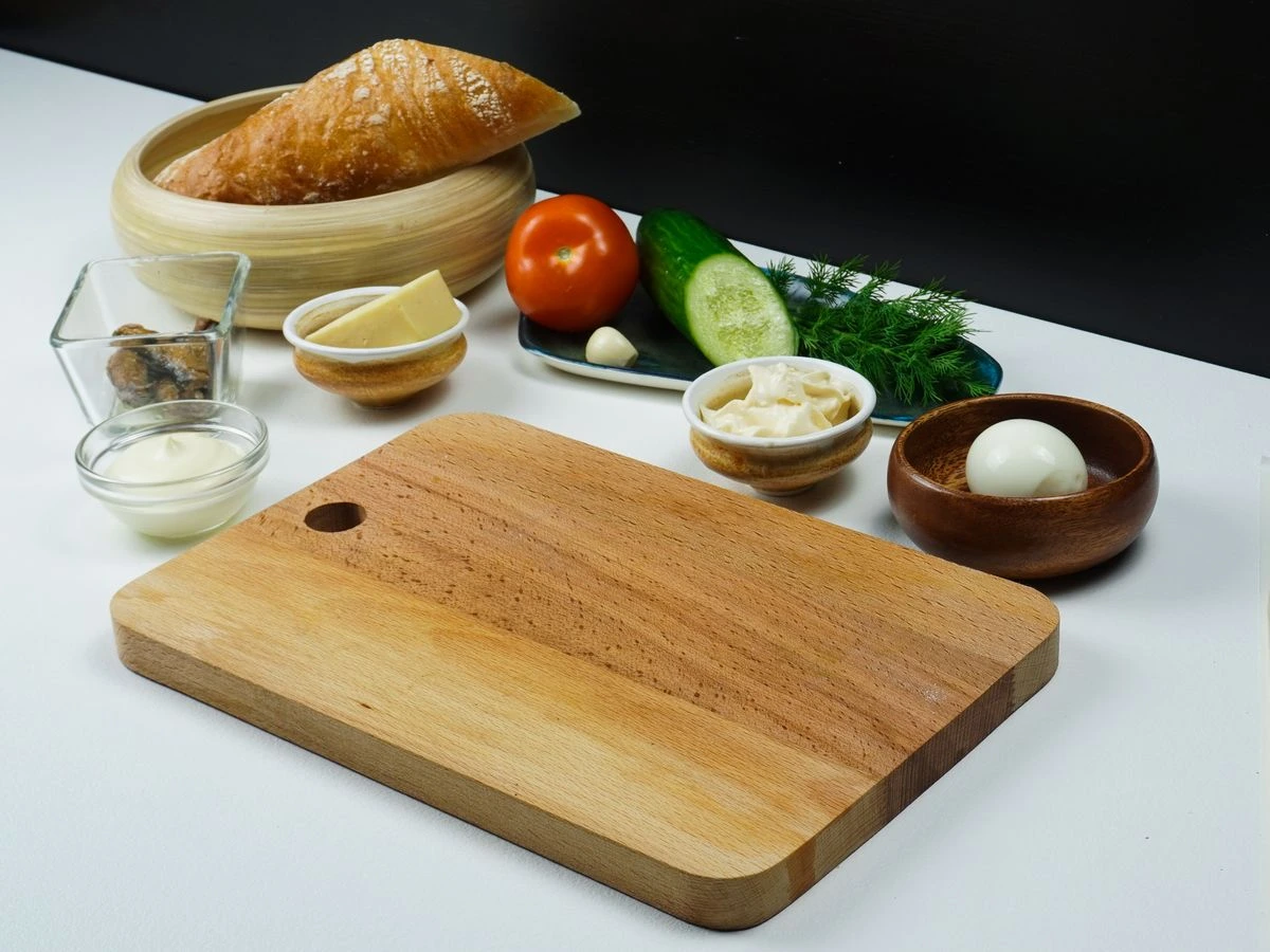 Шаг 1: Бутерброды со шпротами и сыром