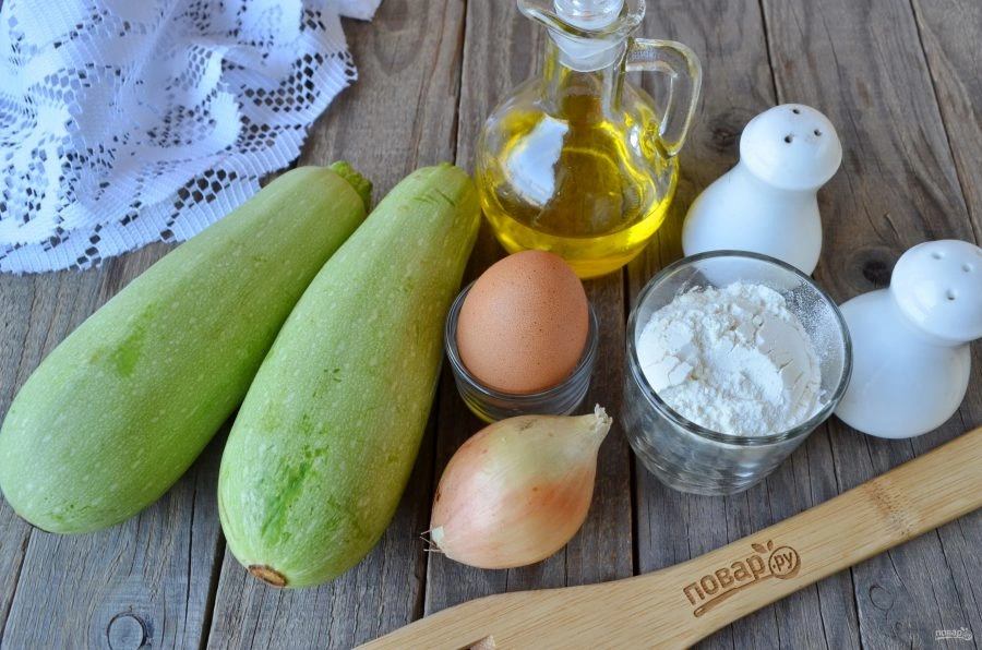 Шаг 1: Быстрые оладьи из кабачков