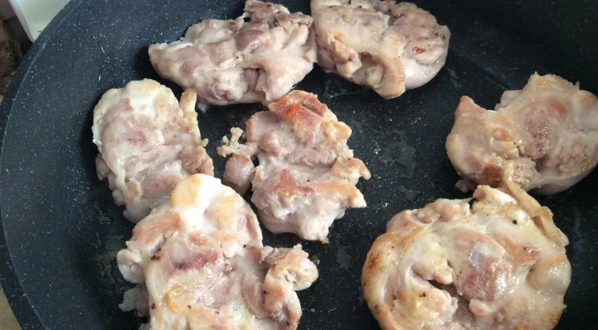 Чахохбили из филе бедра курицы: шаг 1