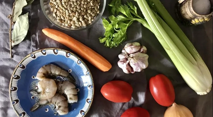 Чечевичный суп с креветками: шаг 1