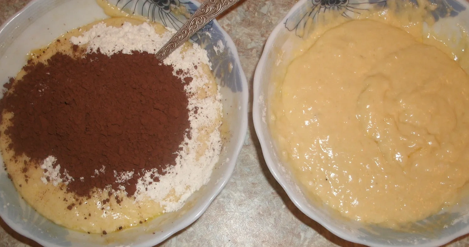 Черно-белый пирог с брусникой: шаг 1