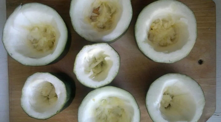 Цукини с мясным фаршем и помидорами: шаг 1