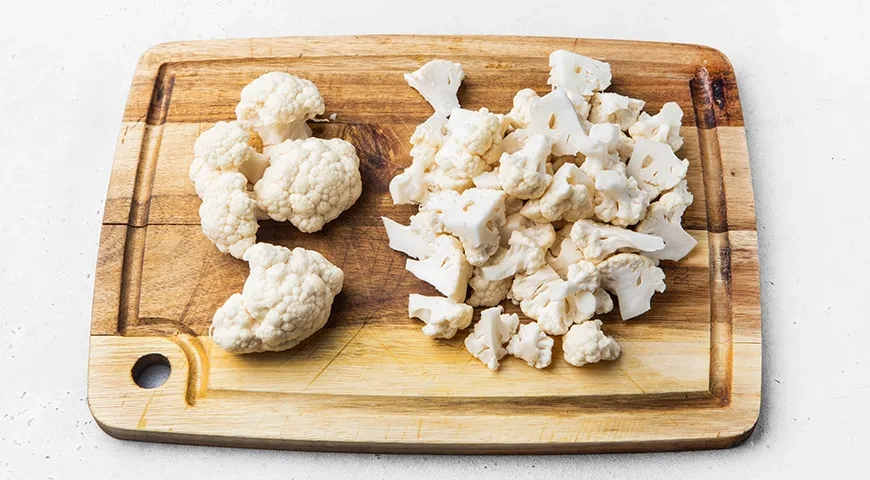 Цветная капуста в духовке с фаршем и сыром: шаг 1