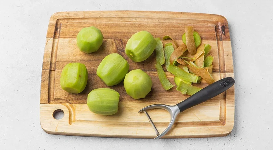 Домашние цукаты из киви: шаг 1