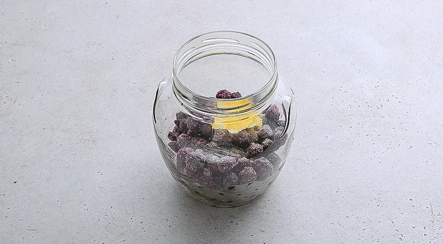 Домашняя настойка из черники на водке: шаг 1