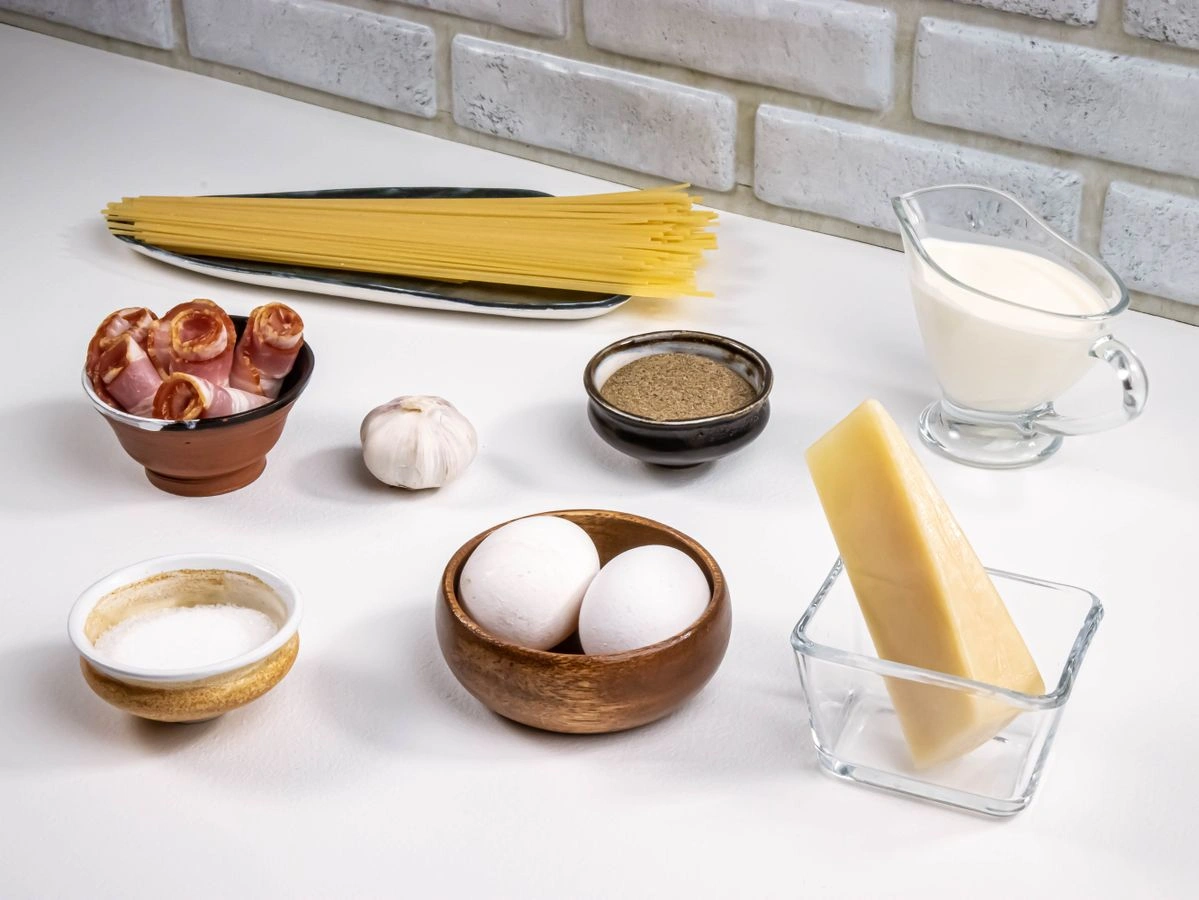 Шаг 1: Домашняя паста карбонара