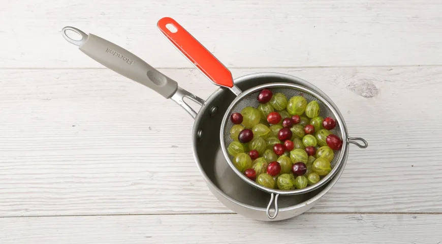 Джем из крыжовника на зиму: шаг 1