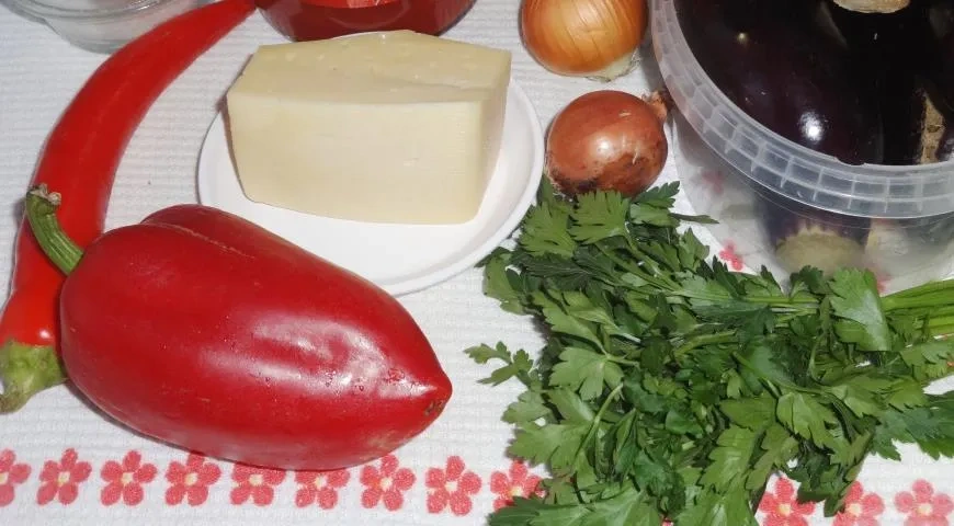 Фаршированные баклажаны в томатном соусе: шаг 1