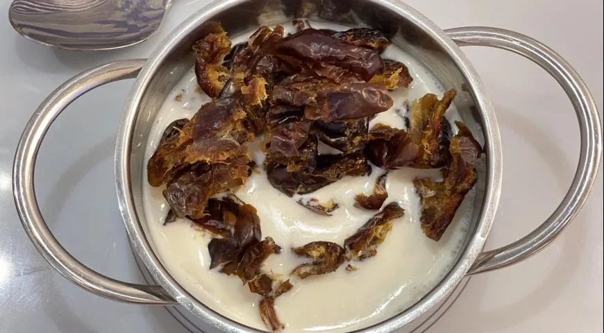 Финиковый пудинг: шаг 1