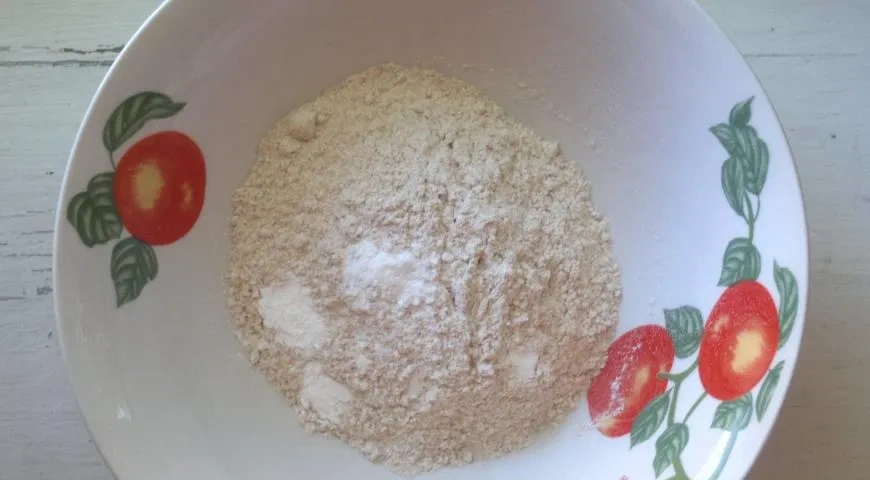 Галета с творогом, яблоками и кизилом: шаг 1