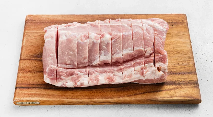 Гармошка из свинины с помидорами: шаг 1