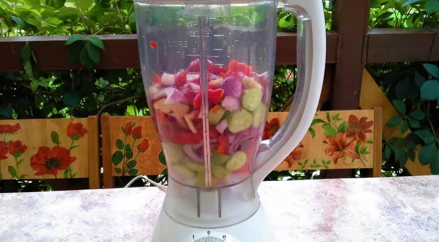 Гаспачо - холодный суп из томатов для жаркого лета: шаг 1