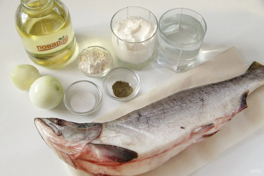 Шаг 1: Горбуша в сметане на сковороде