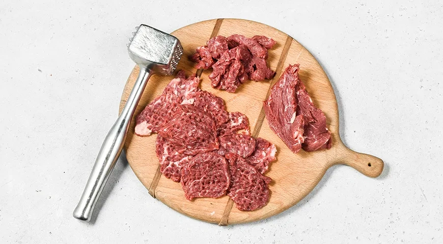 Говядина по-строгановски (бефстроганов): шаг 1