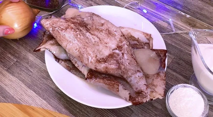 Гречка с кальмарами в сметанном соусе: шаг 1