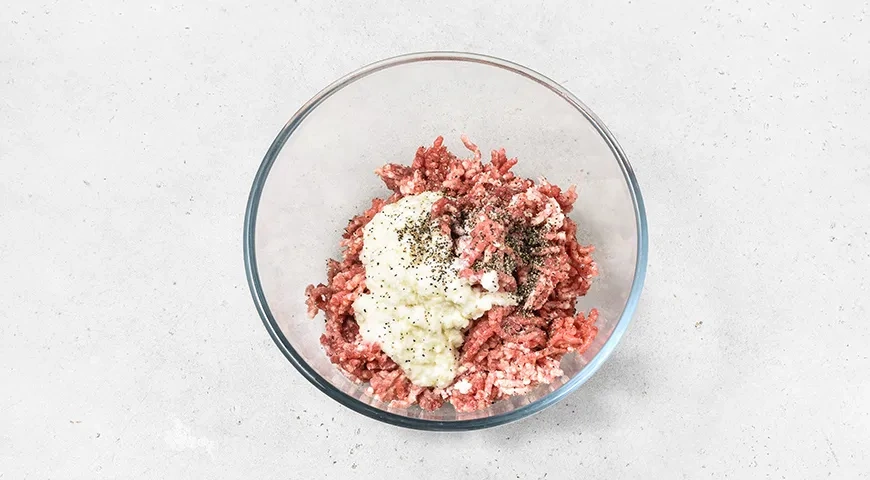 Гречка с котлетами на сковороде: шаг 1