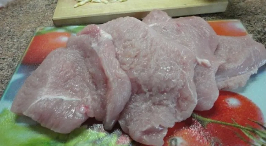 Грудка индейки с зелеными и черными оливками: шаг 1