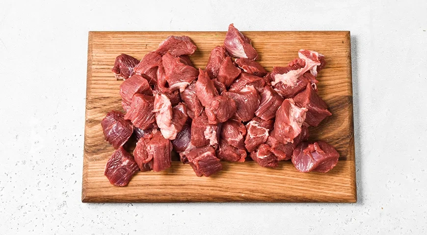 Гуляш из говядины с грибами: шаг 1