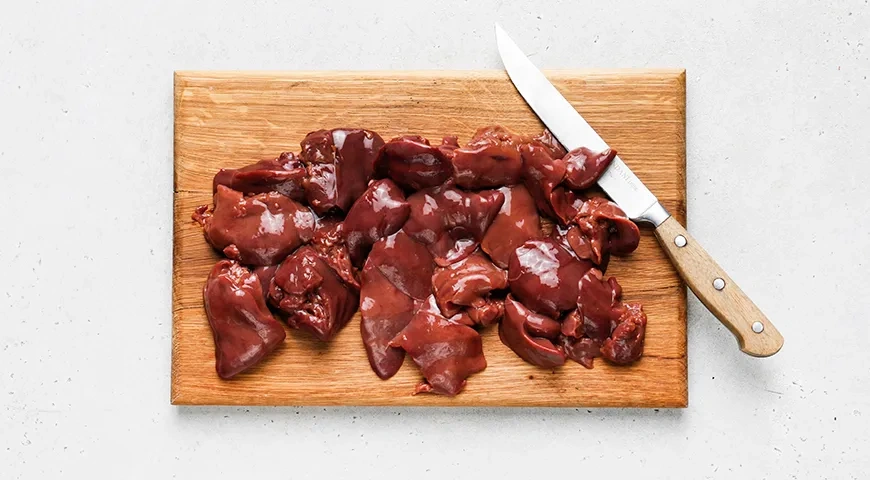 Гуляш из куриной печени: шаг 1