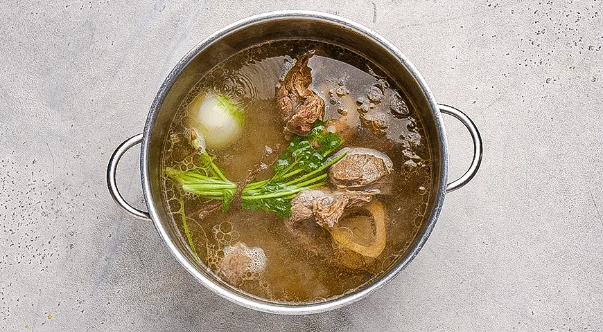 Харчо с орехами и ткемали: шаг 1