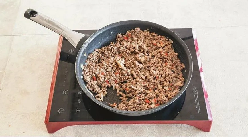 Хрустящие пирожки с мясной начинкой: шаг 1